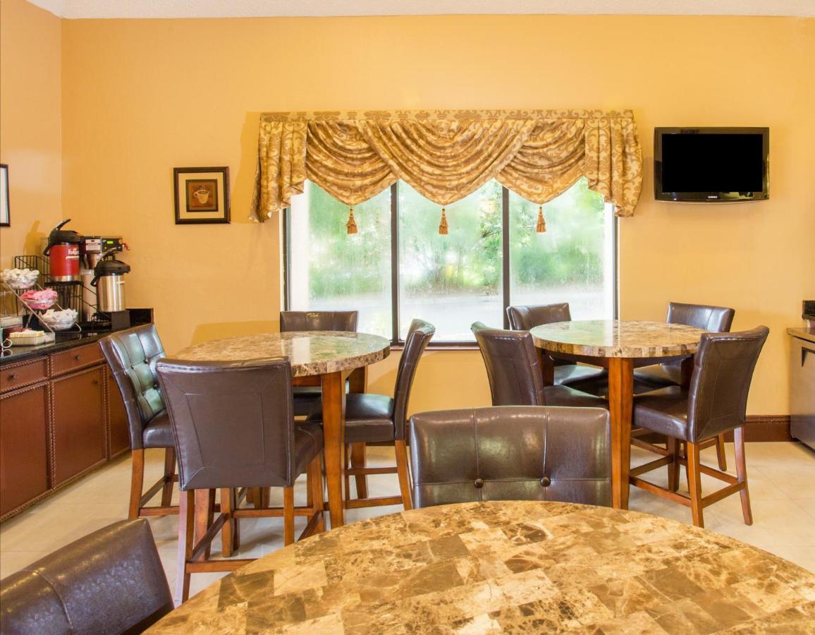 Travelodge By Wyndham Fort Myers Airport Bagian luar foto