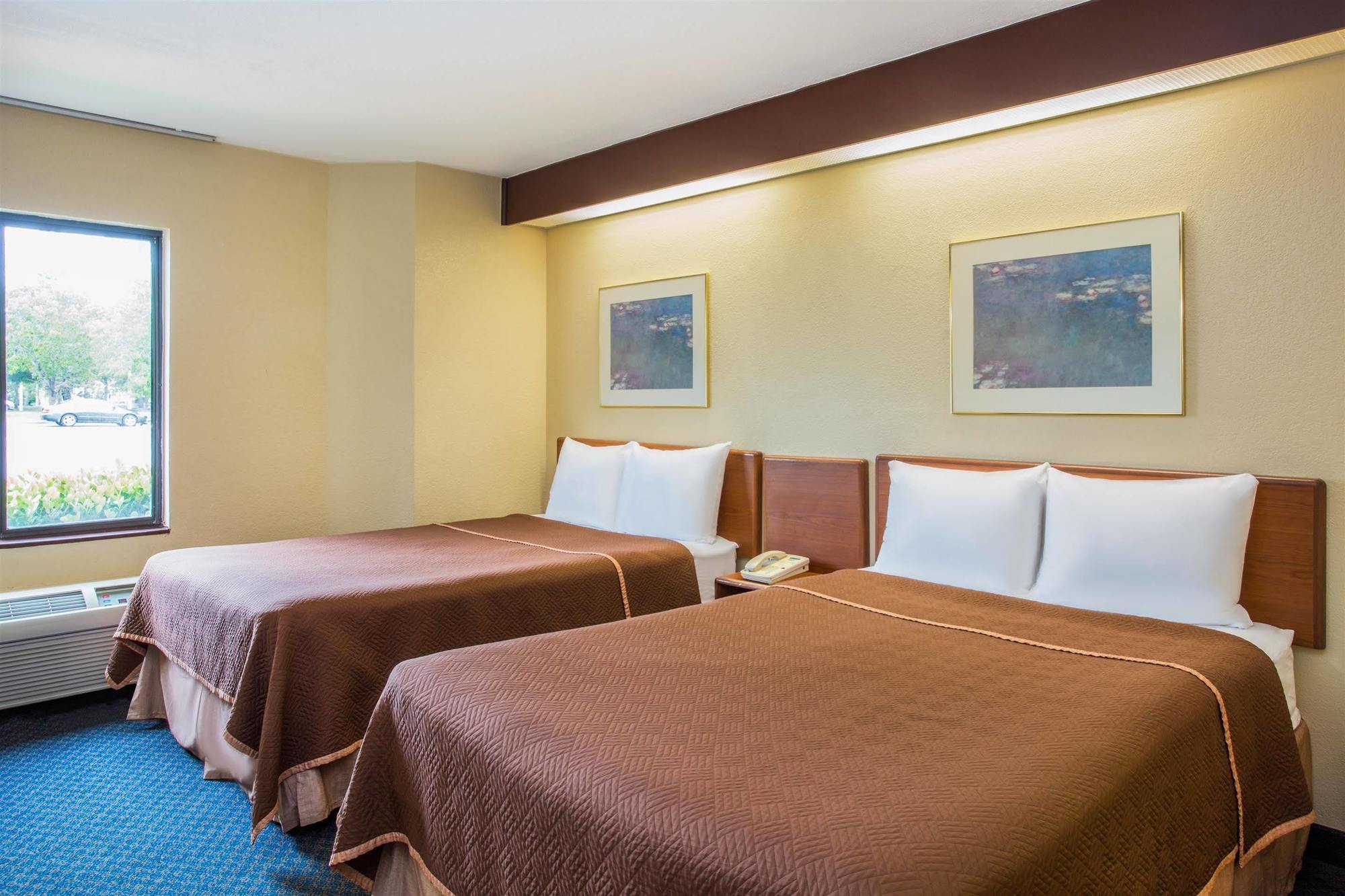 Travelodge By Wyndham Fort Myers Airport Bagian luar foto