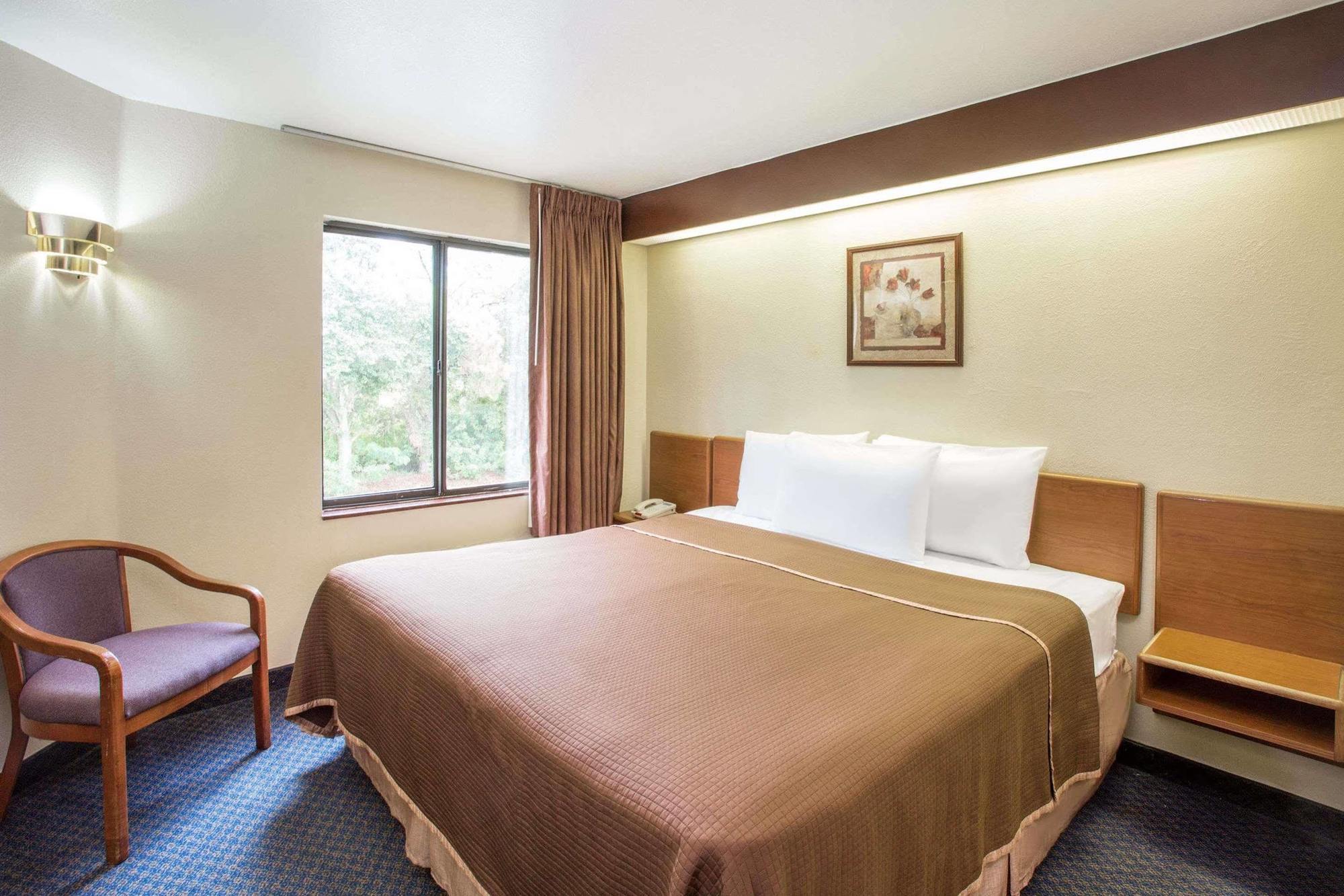 Travelodge By Wyndham Fort Myers Airport Bagian luar foto